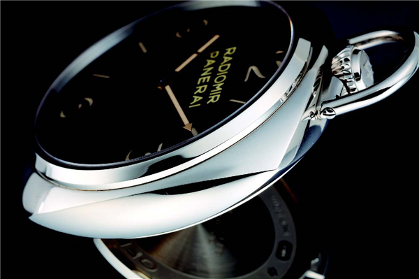 沛纳海Pocket Watch 3 Days Oro Bianco现代工艺的时尚风格